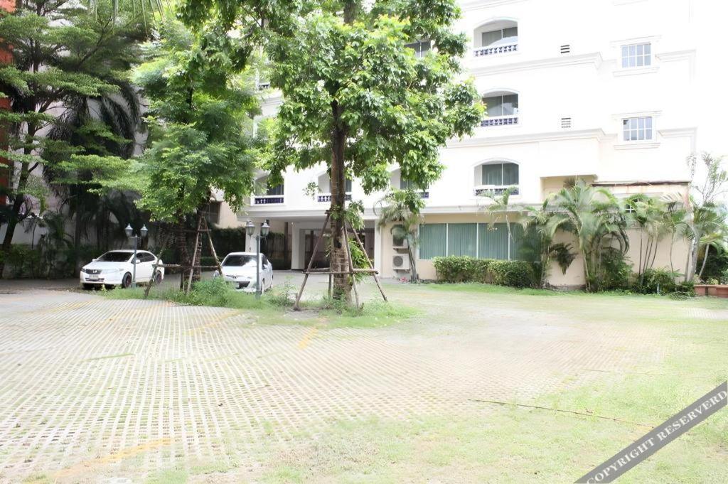 Romance Hotel Srinakarin Bangkok Exterior foto